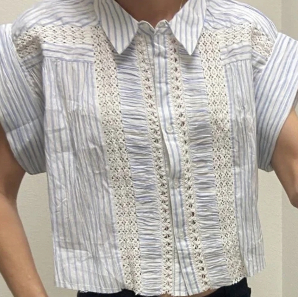 NWOT Urban Outfitters Joji Blue and White Crochet Button-Down Crop Top - XS - Picture 2 of 11